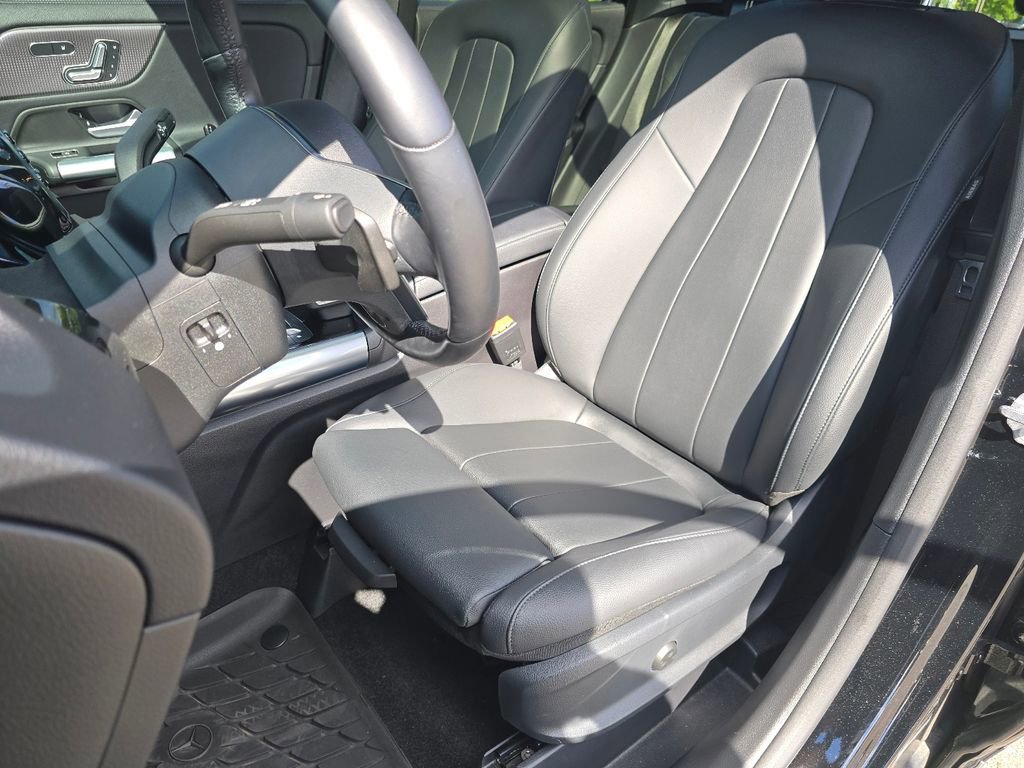 Used 2023 Mercedes-Benz GLA 250 4MATIC image 25