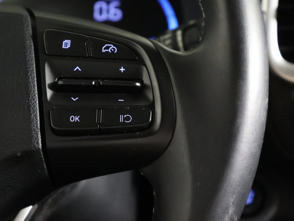 Certified 2024 Hyundai Venue SEL FWD image 37