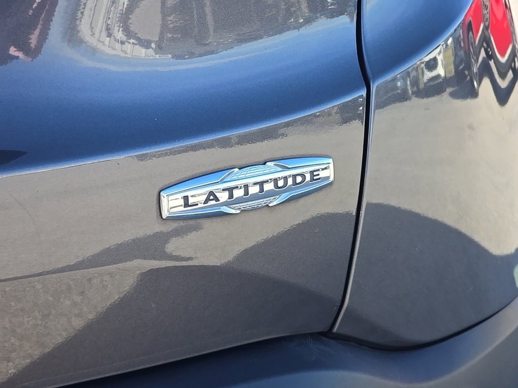 Certified 2019 Jeep Renegade Latitude image 12