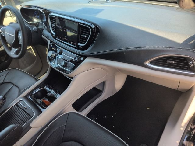 Used 2023 Chrysler Pacifica Limited FWD image 36
