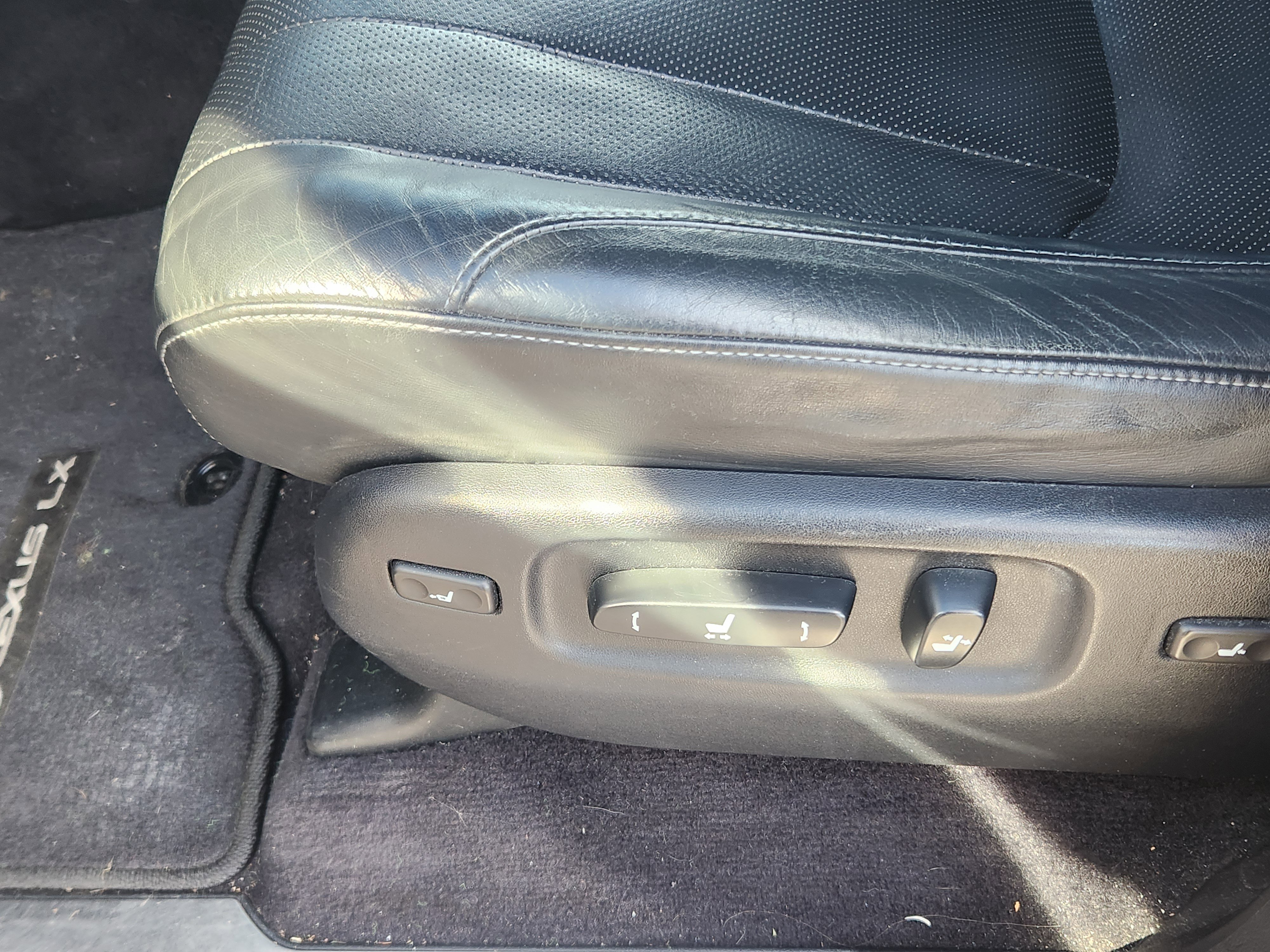 Used 2017 Lexus LX 570 4WD w/ Luxury Package image 14