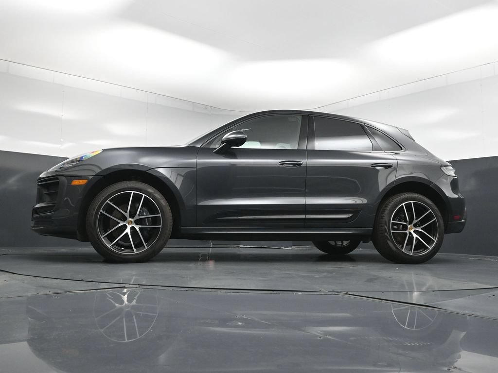 Certified 2025 Porsche Macan AWD/4WD image 25
