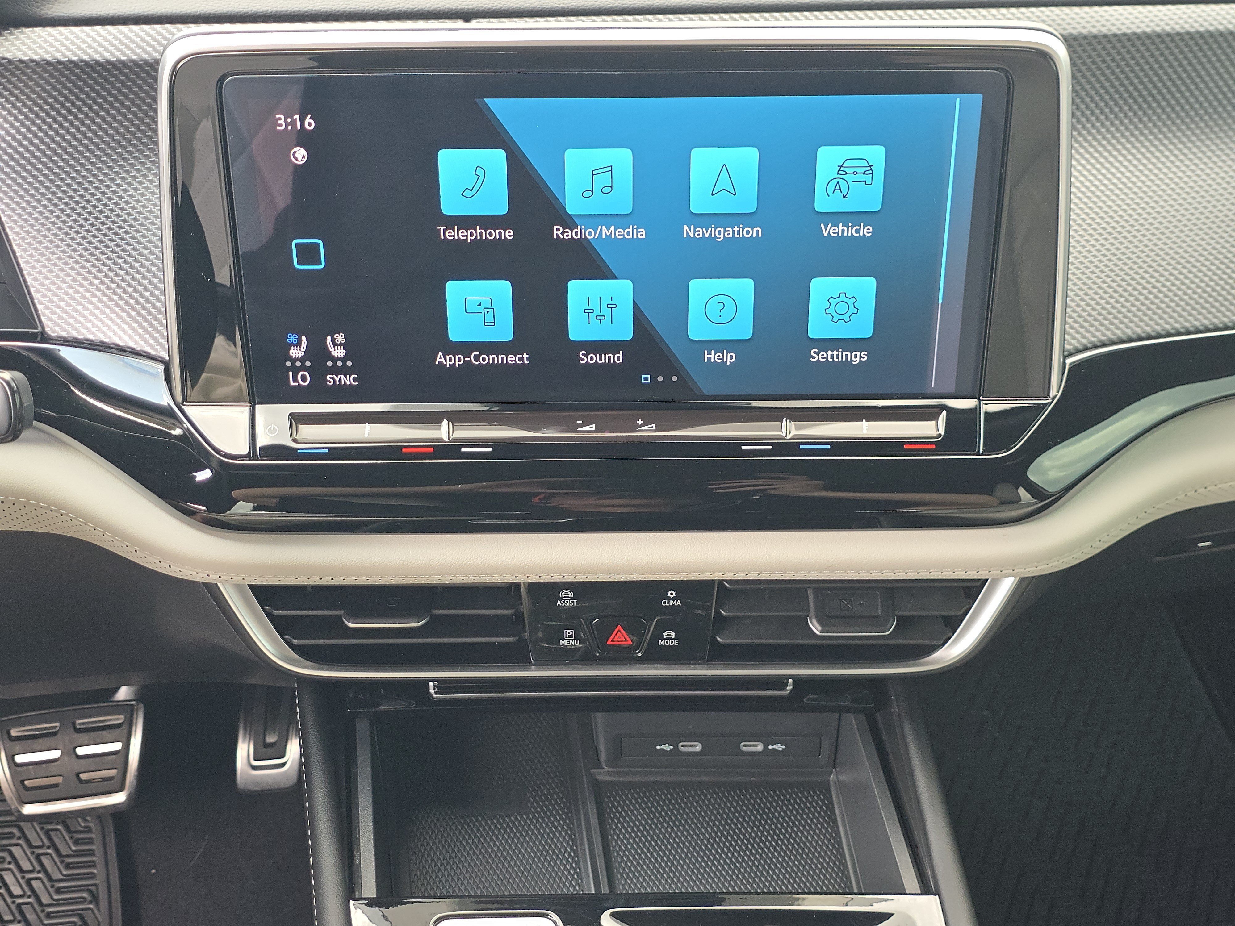 Certified 2024 Volkswagen Atlas Cross Sport SEL Premium R-Line AWD/4WD image 27