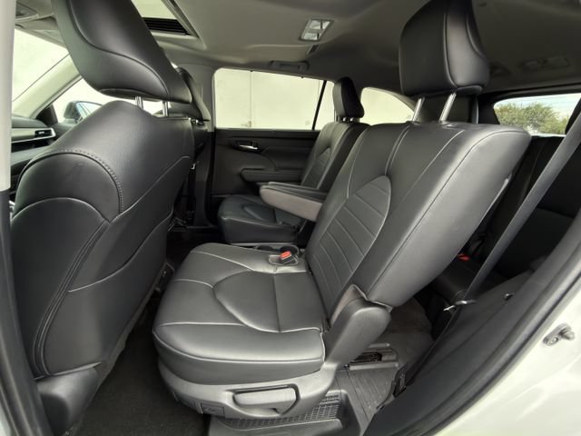 Used 2023 Toyota Highlander XLE AWD/4WD image 28