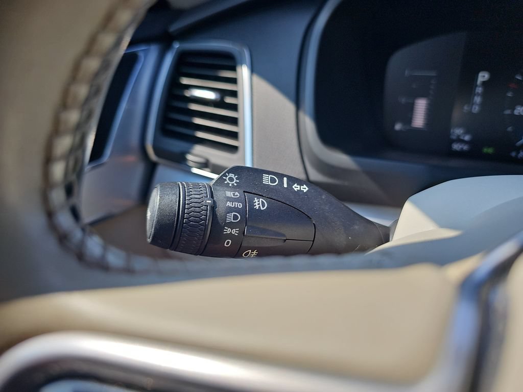 Used 2018 Volvo XC90 T5 Momentum w/ Convenience Package AWD/4WD image 36