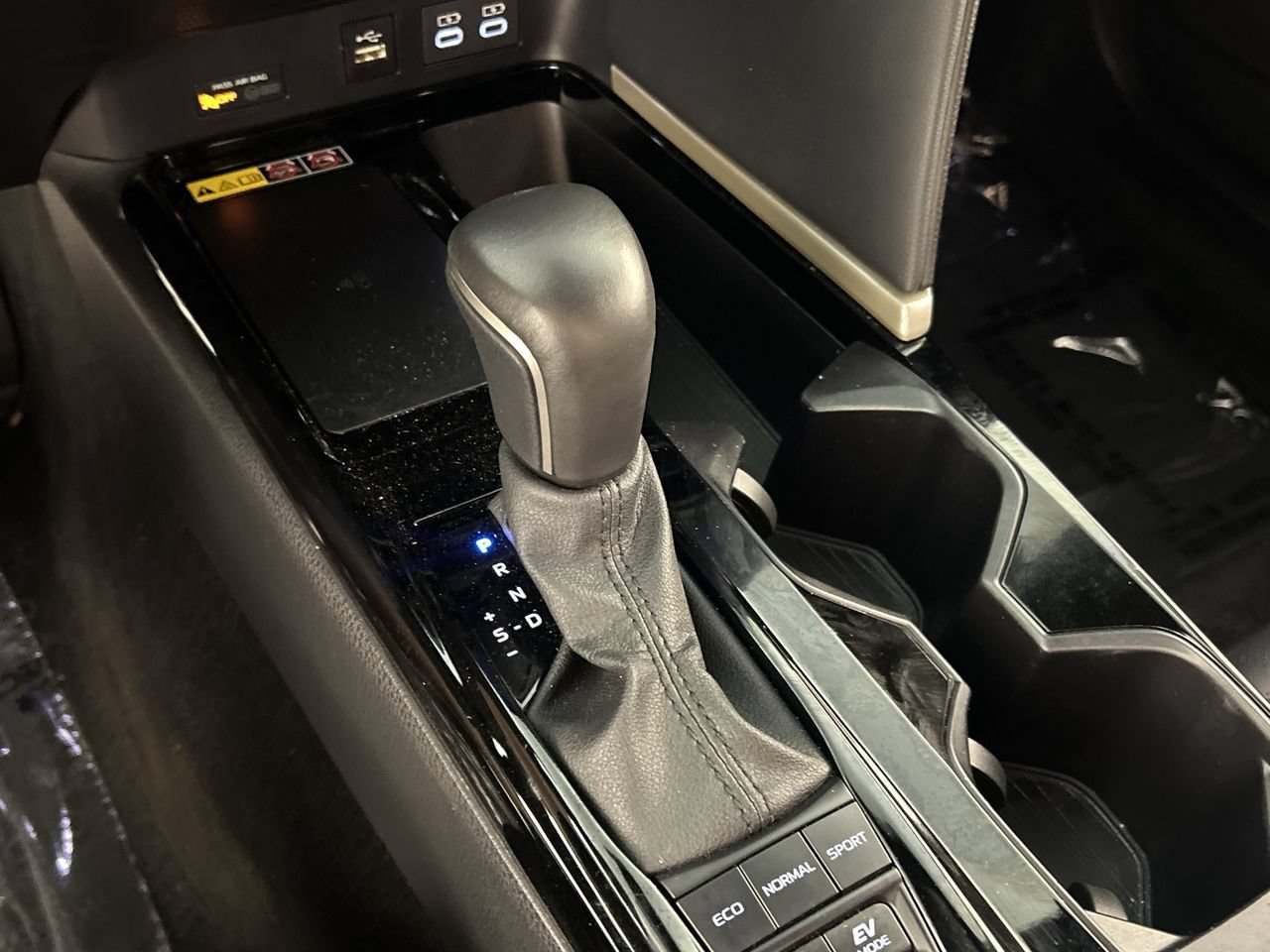 Used 2025 Toyota Camry XSE FWD image 15