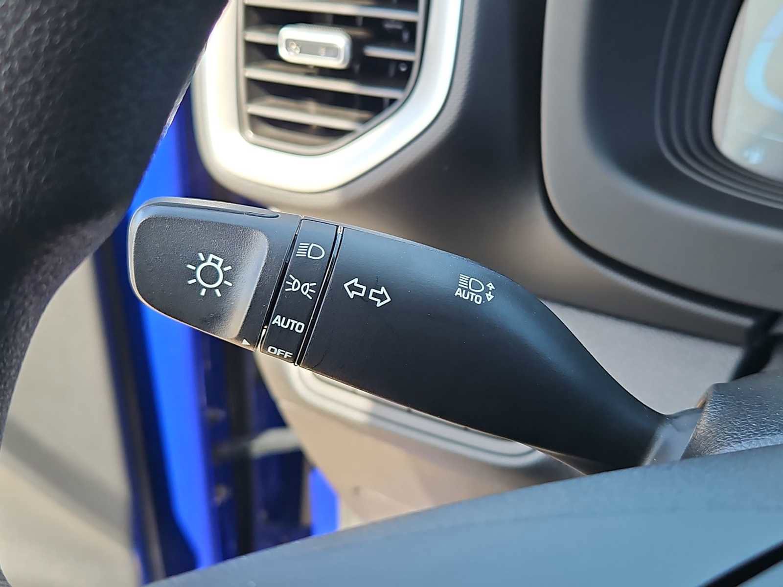 Certified 2025 Hyundai Venue SE image 26