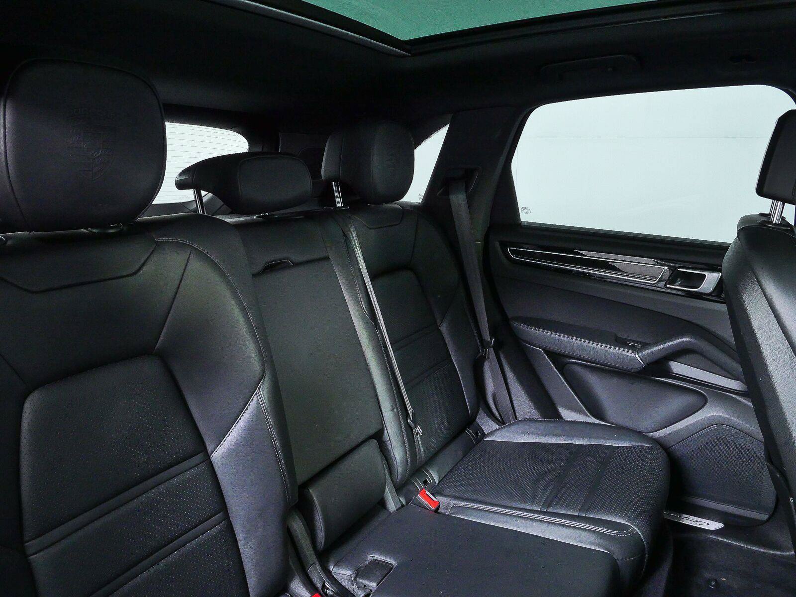 Certified 2022 Porsche Cayenne S Platinum AWD/4WD image 21