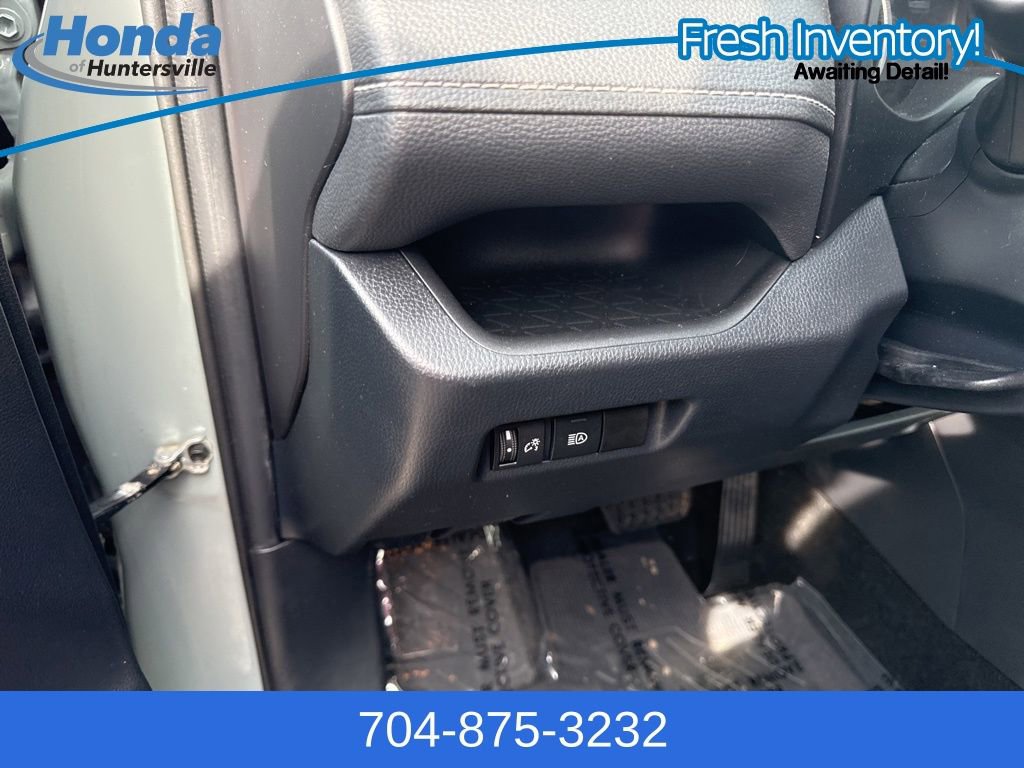 Used 2020 Toyota RAV4 XLE image 19