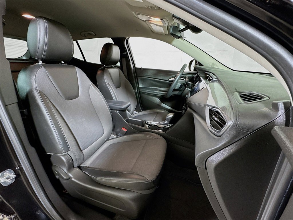 Used 2023 Buick Encore GX Select w/ Sport Touring Package image 25