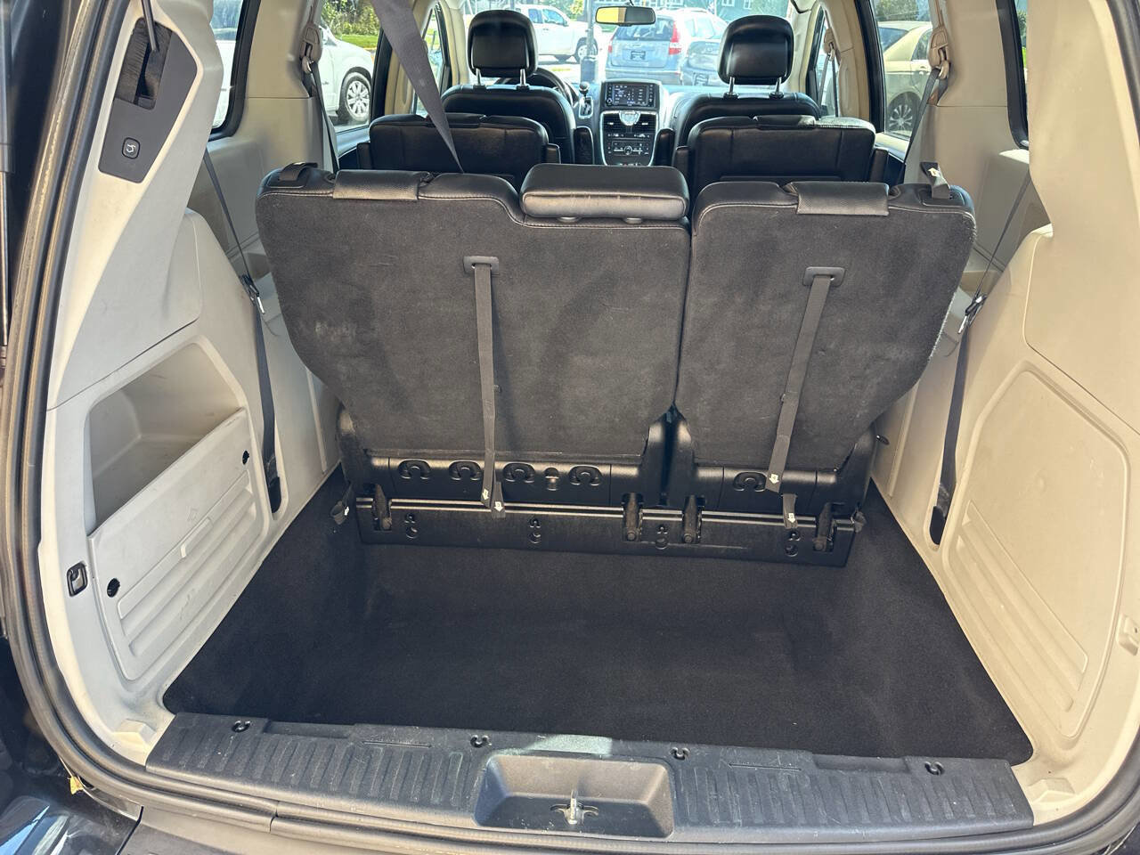 Used 2015 Chrysler Town & Country Touring image 10