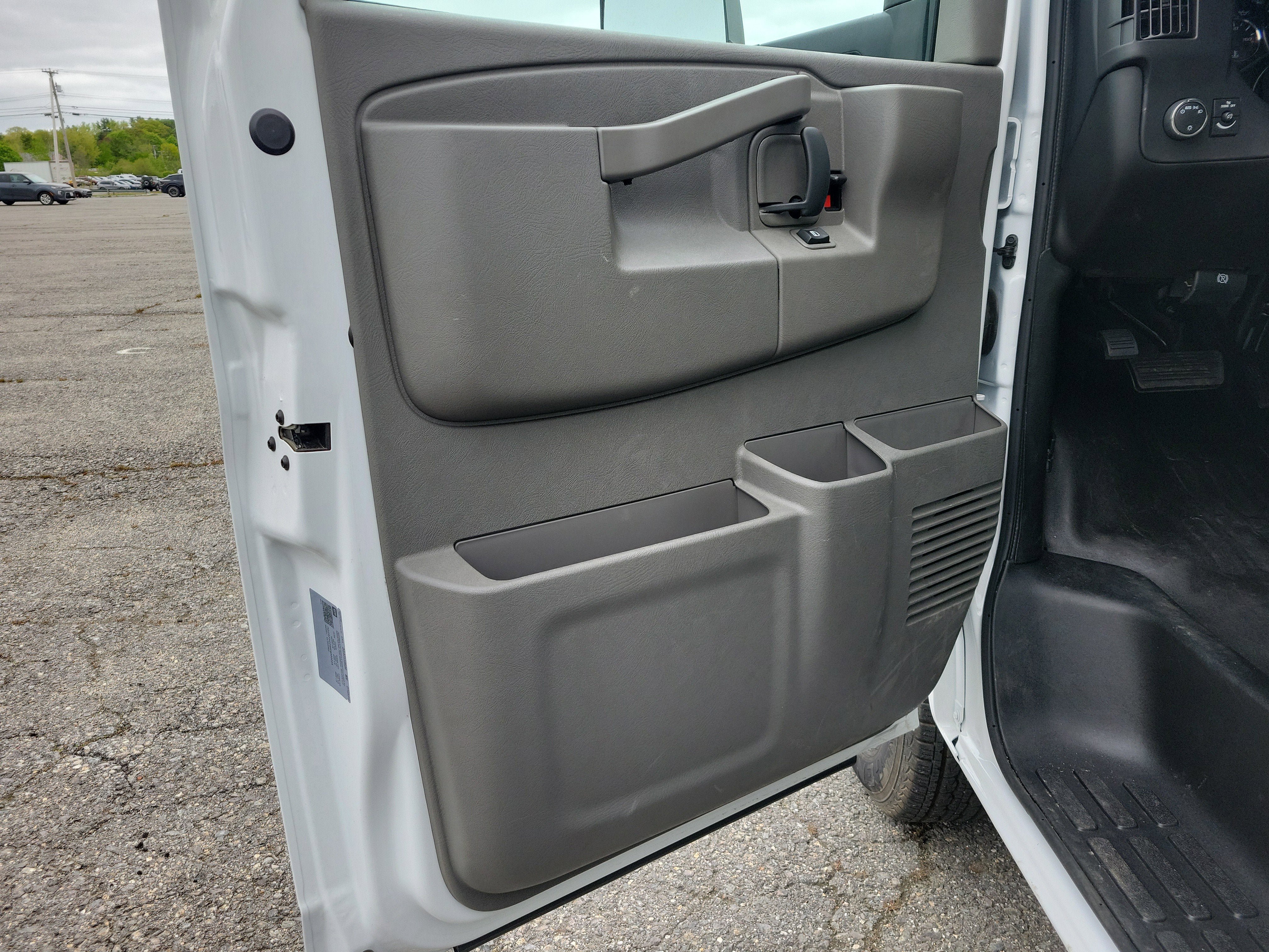 New 2025 GMC Savana 3500 Extended w/ Power Convenience Package RWD image 17