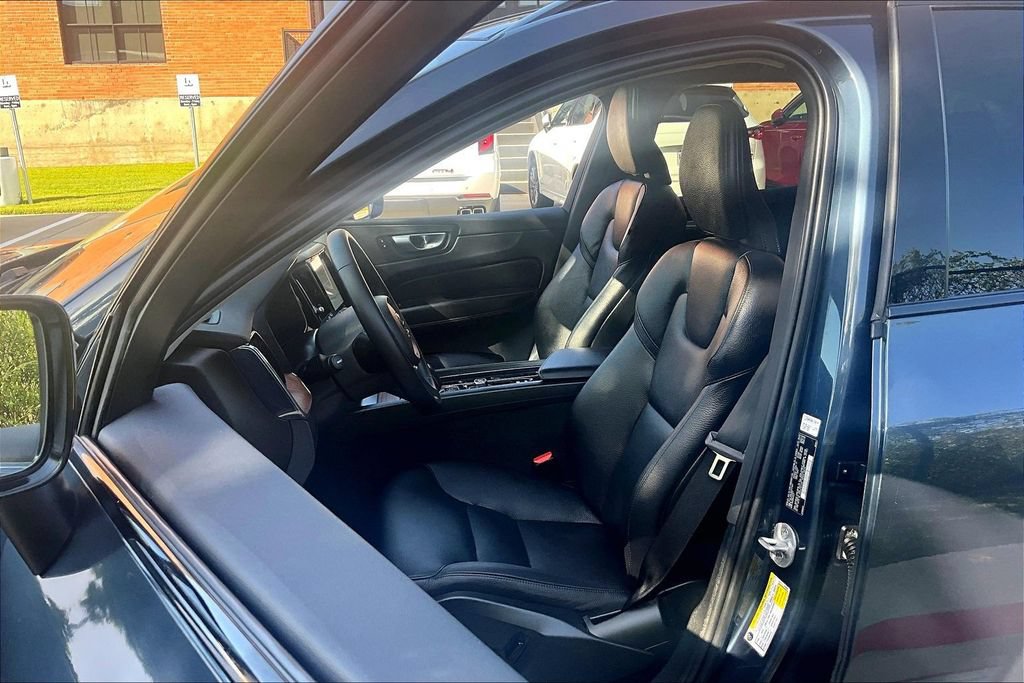Certified 2024 Volvo XC60 B5 Plus w/ Protection Package Premier AWD/4WD image 24
