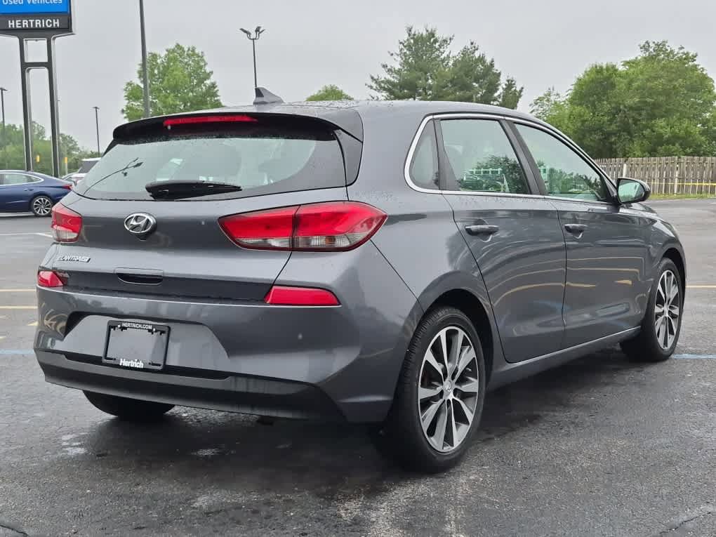 Used 2019 Hyundai Elantra GT FWD image 3