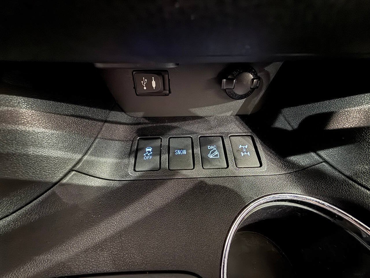 Used 2014 Toyota Highlander XLE AWD/4WD image 20