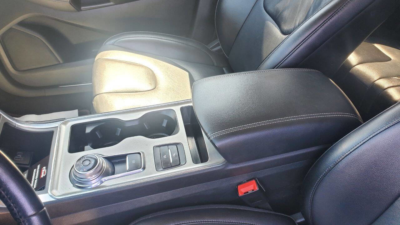Used 2022 Ford Edge Titanium AWD/4WD image 11