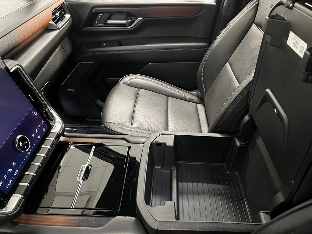 Used 2026 GMC Yukon Denali w/ Sun & Power Step Package AWD/4WD image 39