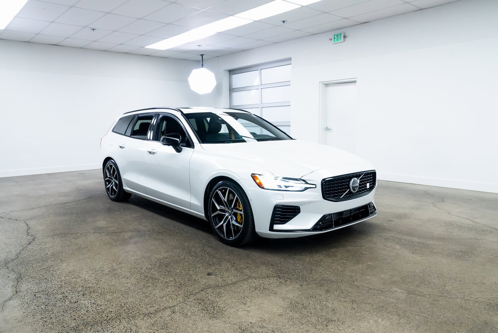 Used 2024 Volvo V60 T8 Polestar image 27