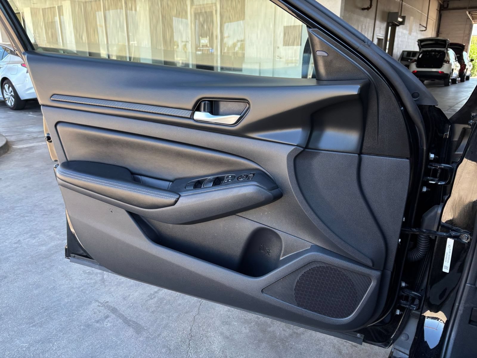 Used 2025 Nissan Altima 2.5 SV FWD image 18