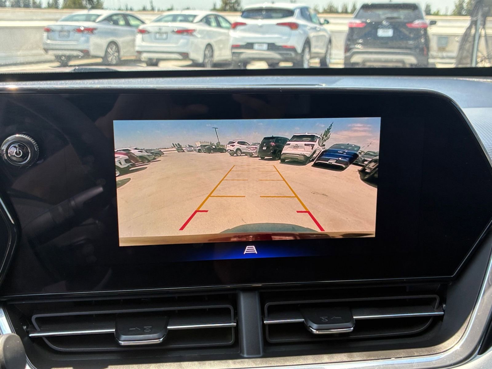 Used 2025 Chevrolet Trax LT FWD image 22