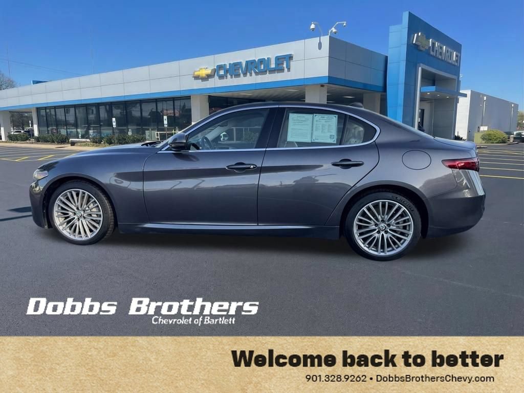 Used 2017 Alfa Romeo Giulia Ti w/ Lusso Light Wood Package AWD/4WD image 4