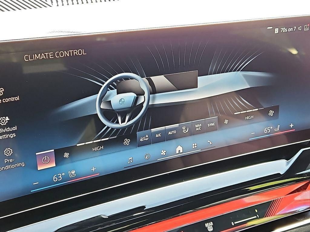 Used 2025 BMW i5 xDrive40 image 17