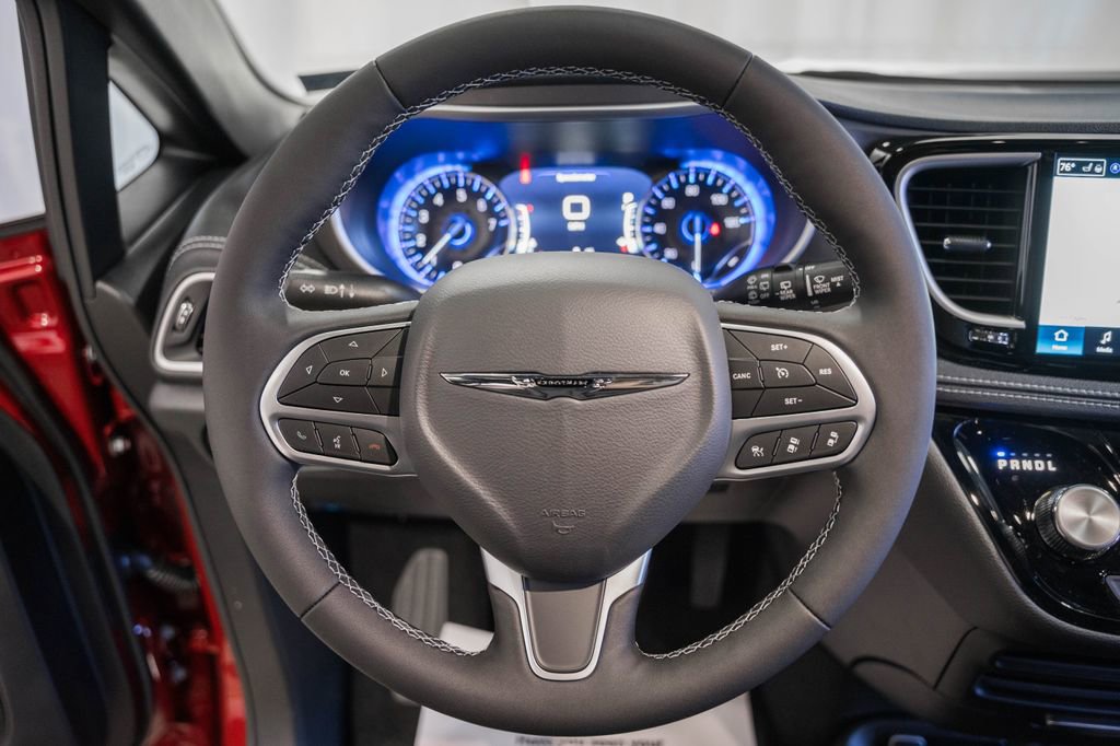 New 2026 Chrysler Pacifica Select image 26