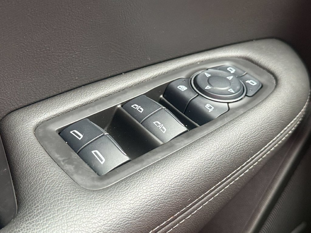 Certified 2025 Cadillac XT6 Luxury FWD image 23