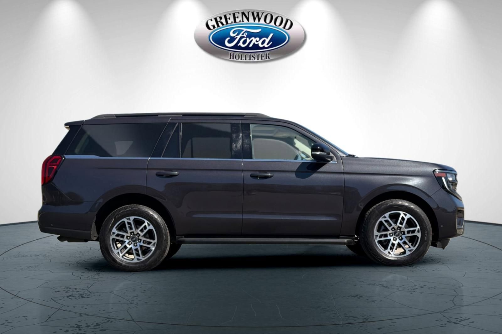 Used 2025 Ford Expedition Active AWD/4WD image 3