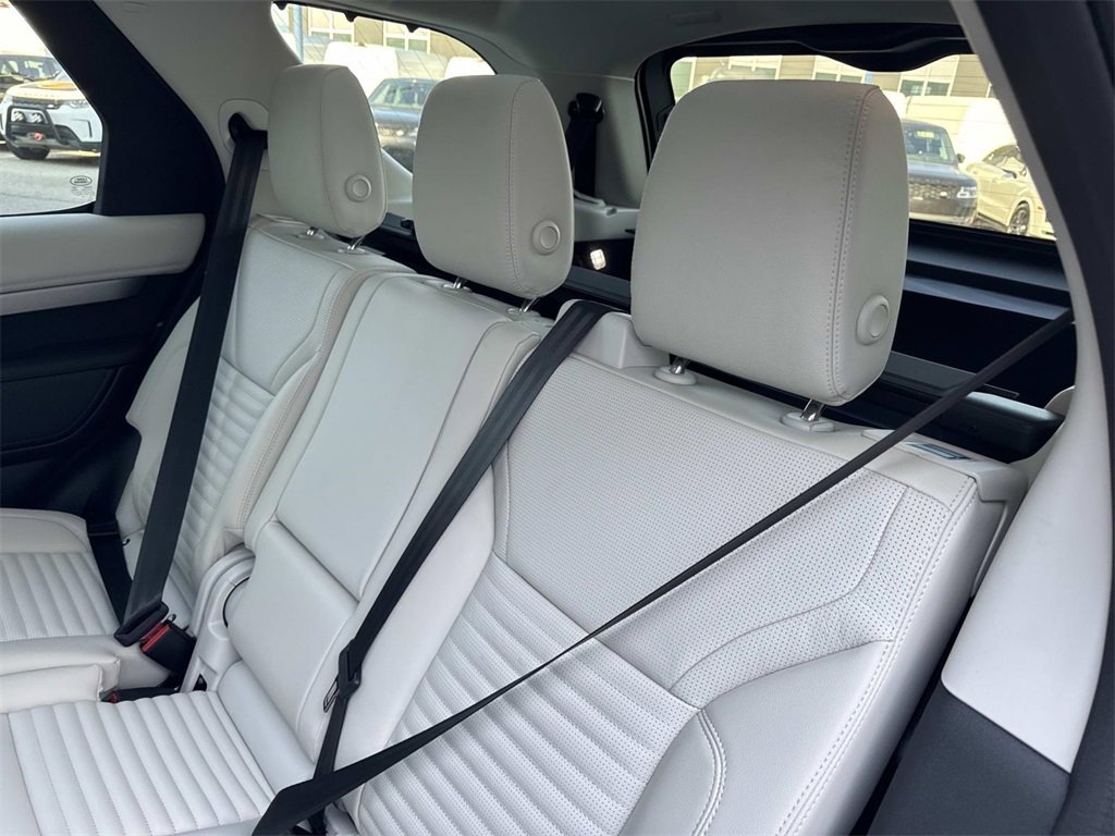 New 2026 Land Rover Discovery Limited Edition image 15