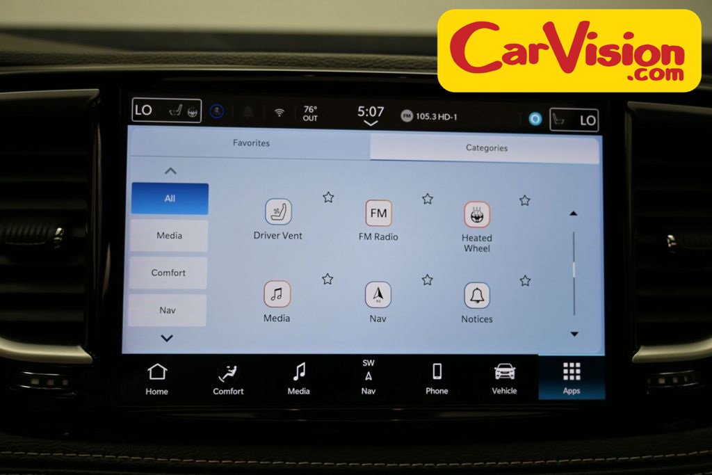 Used 2025 Chrysler Pacifica Limited image 27