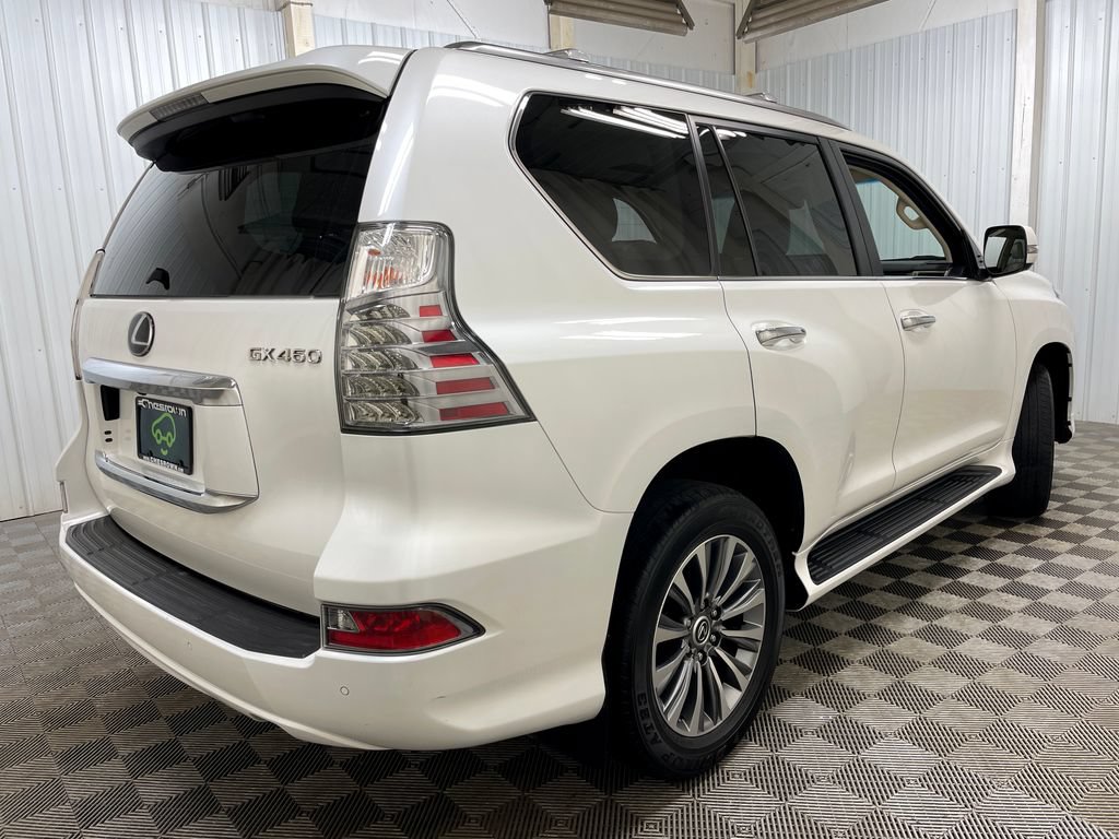 Used 2020 Lexus GX 460 Luxury w/ Accessory Package AWD/4WD image 28