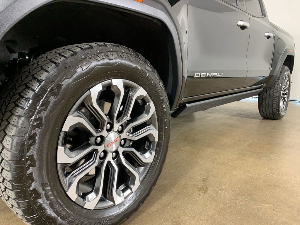 Used 2025 GMC Canyon Denali AWD/4WD image 2