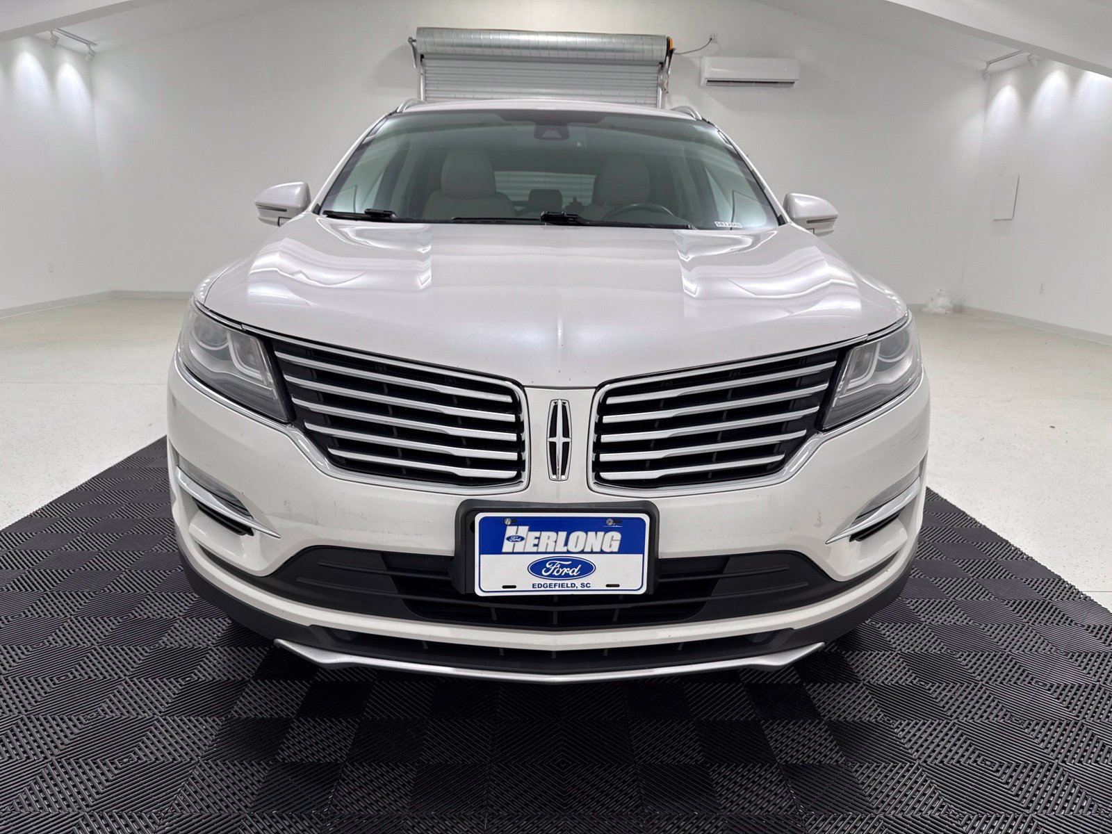 Used 2017 Lincoln MKC Reserve w/ Lincoln MKC Climate Package AWD/4WD image 2