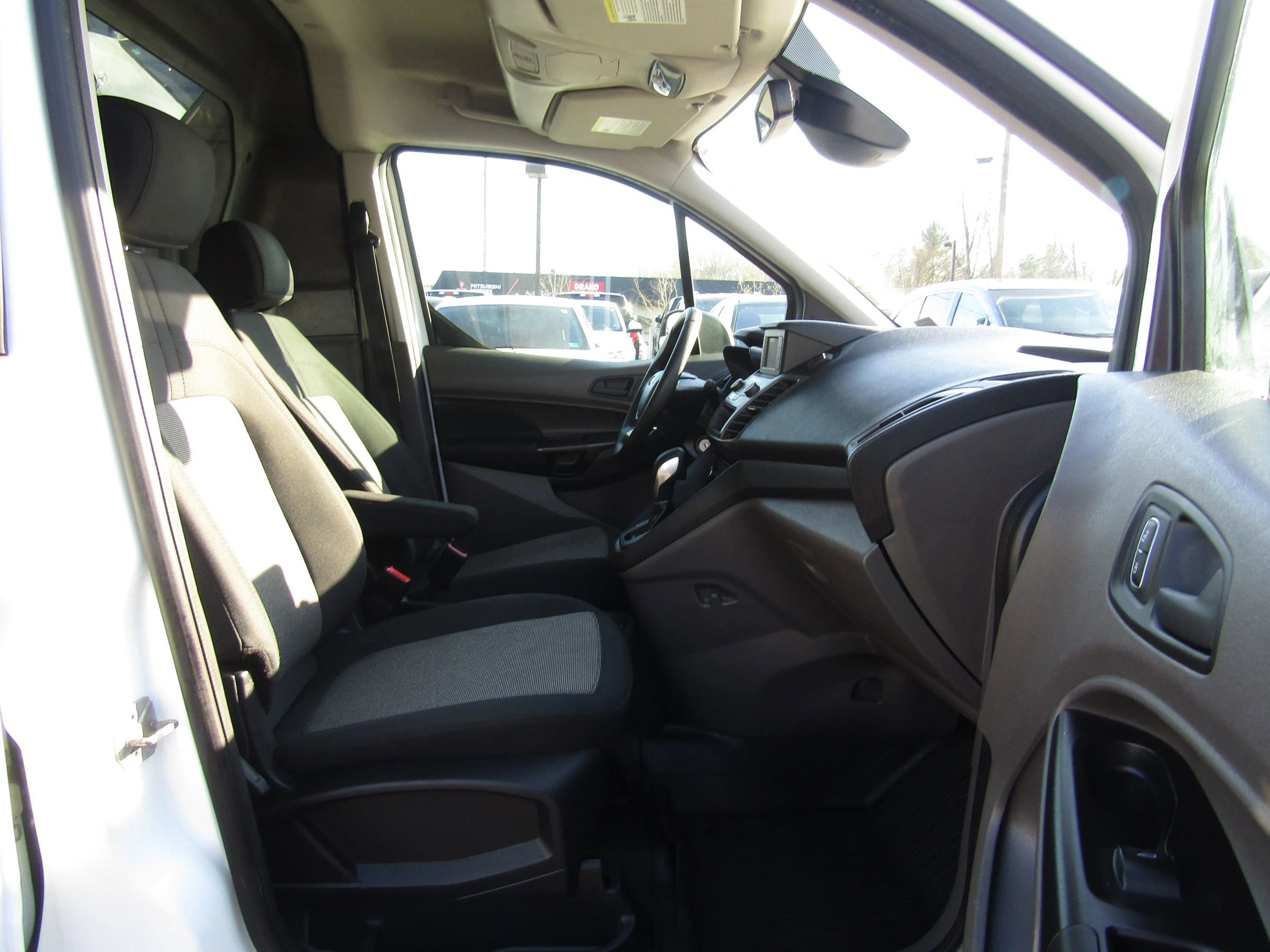 Used 2022 Ford Transit Connect XL image 9