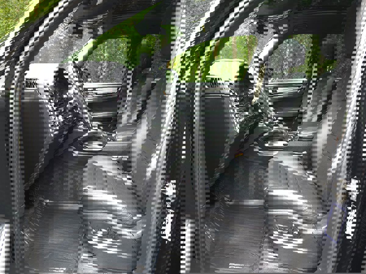 Used 2023 Porsche Cayenne Platinum Edition image 11