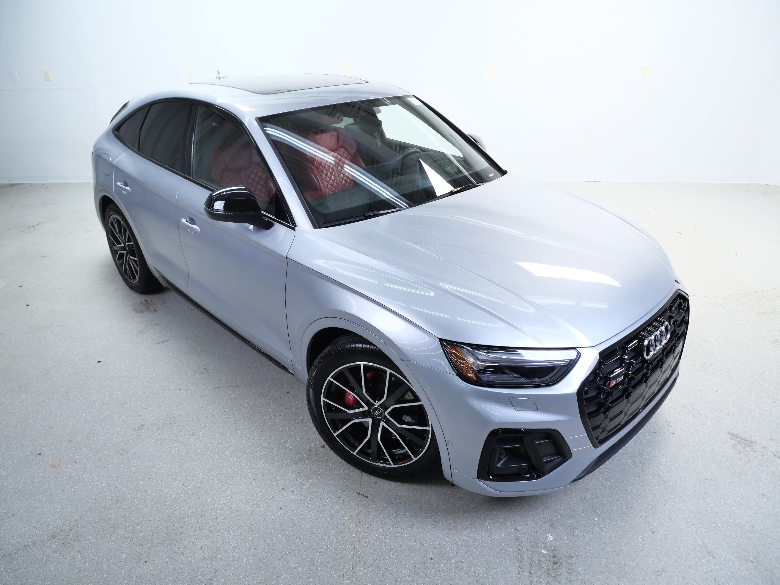 Used 2023 Audi SQ5 Prestige w/ Prestige Package AWD/4WD image 4