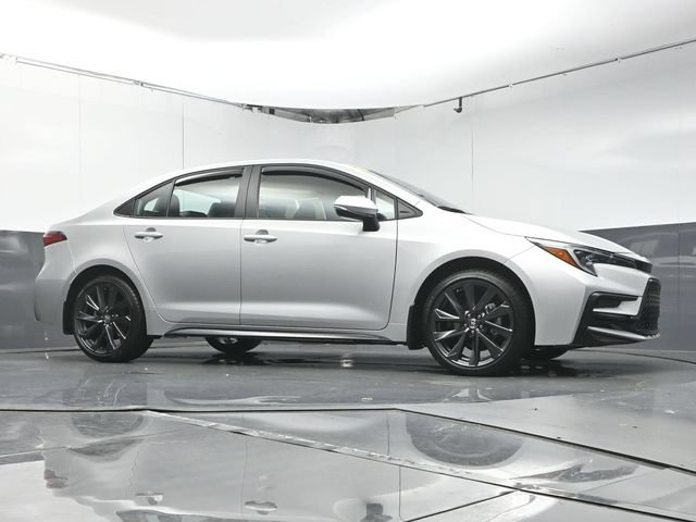 Used 2025 Toyota Corolla XSE FWD image 30
