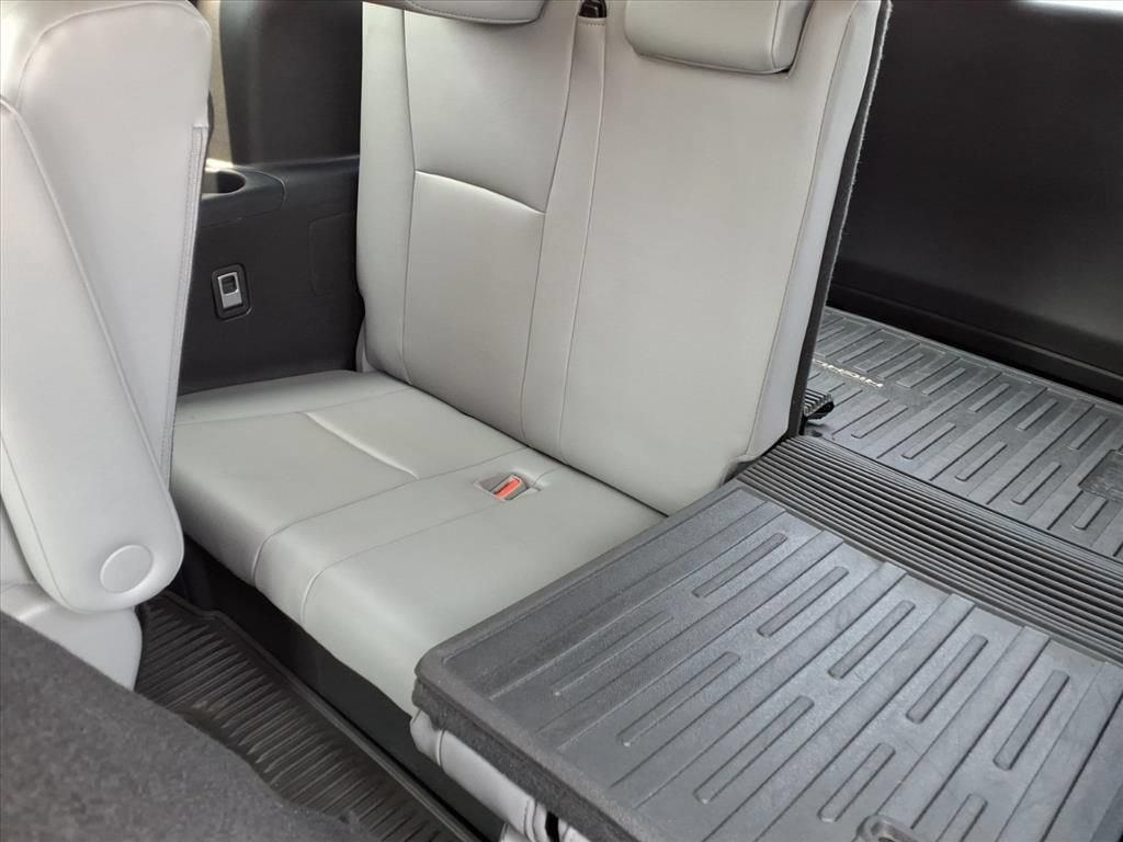 Used 2020 Toyota Highlander XLE AWD/4WD image 17