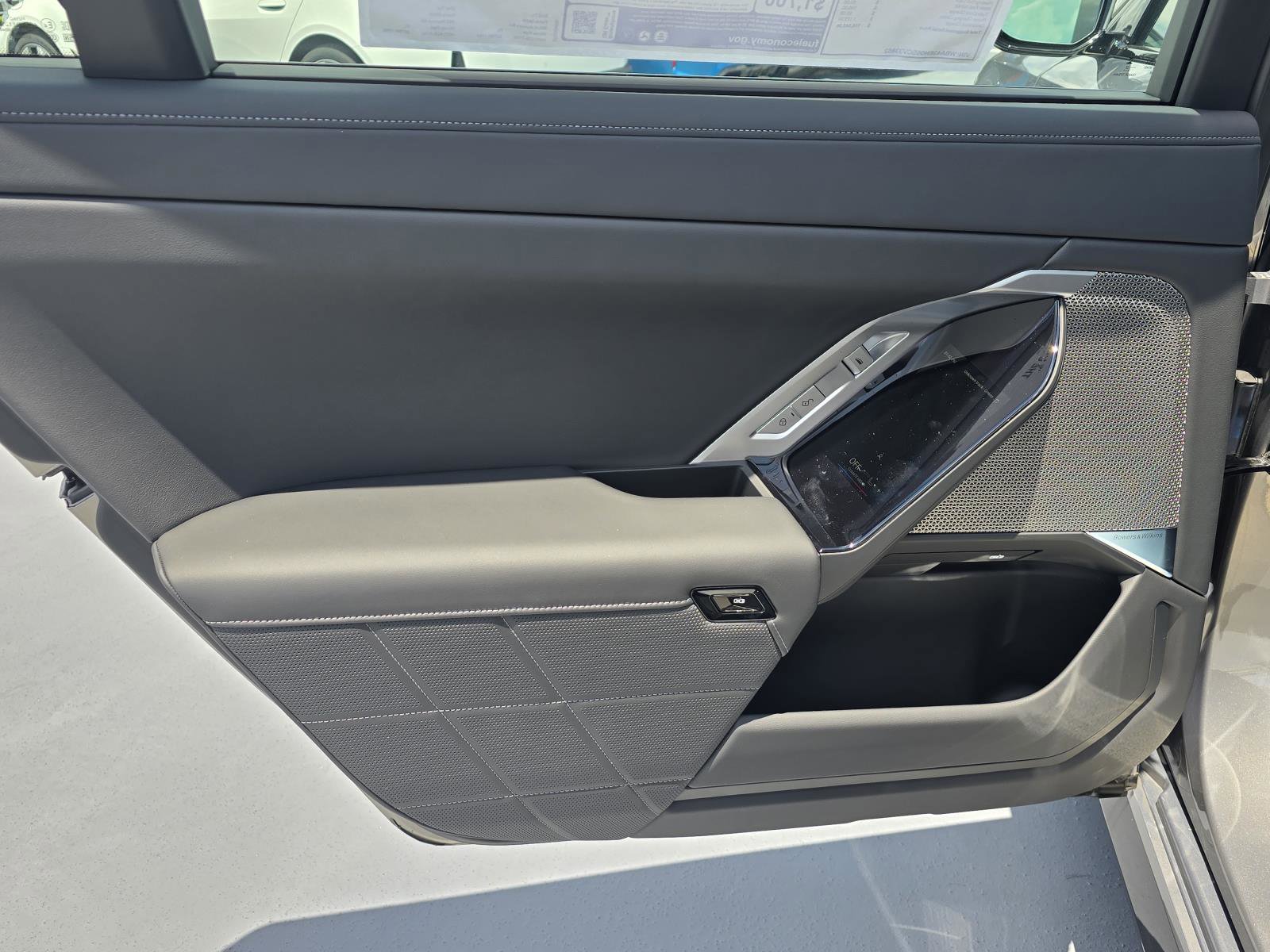 New 2025 BMW 750e xDrive w/ Premium Package image 14