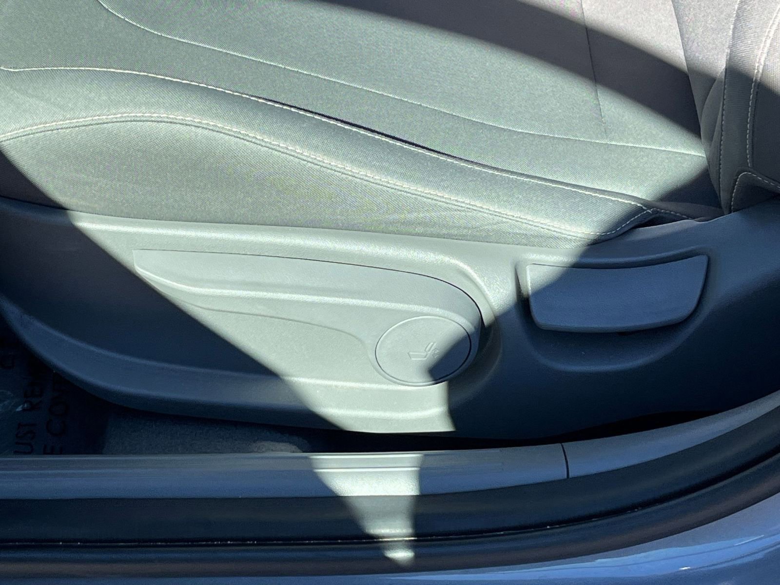 Used 2025 Hyundai Elantra SEL image 23