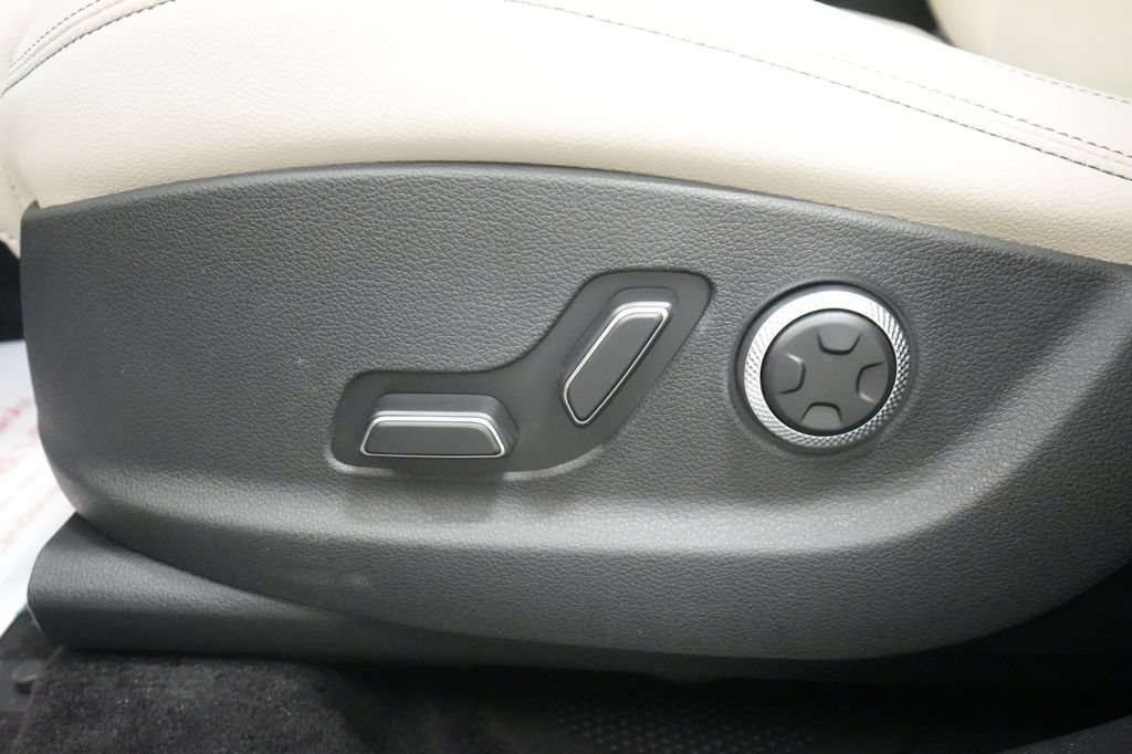 New 2026 Genesis GV70 2.5T AWD/4WD image 16