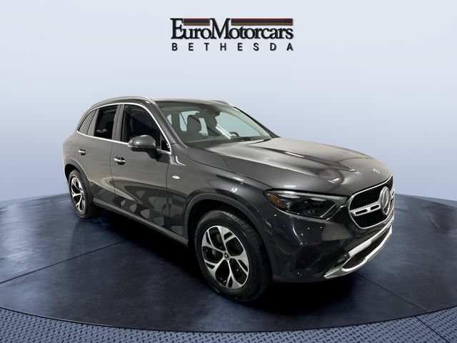 Used 2025 Mercedes-Benz GLC 350e 4MATIC w/ Driver Assistance Package image 7
