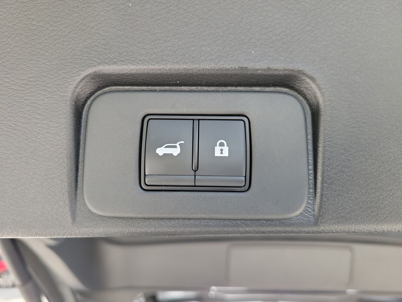 Used 2025 Nissan Rogue SV FWD image 8