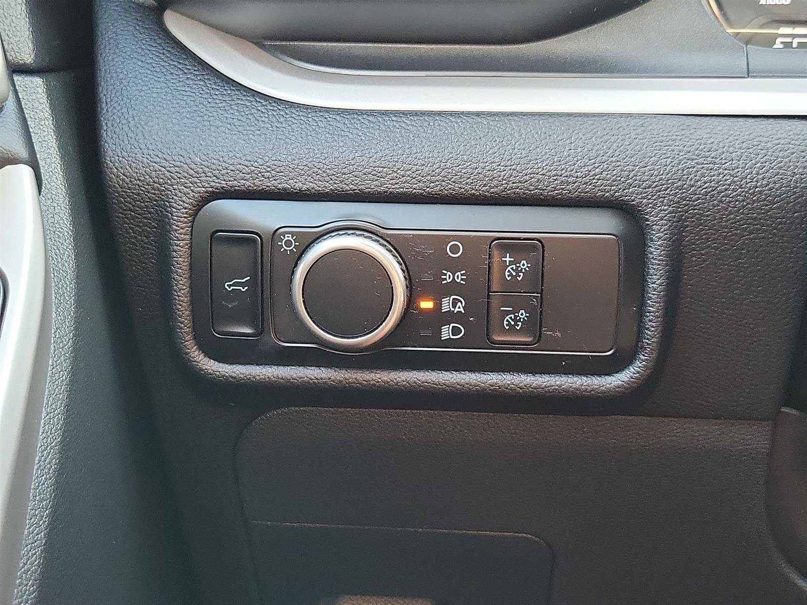 Used 2023 Ford Explorer XLT image 17