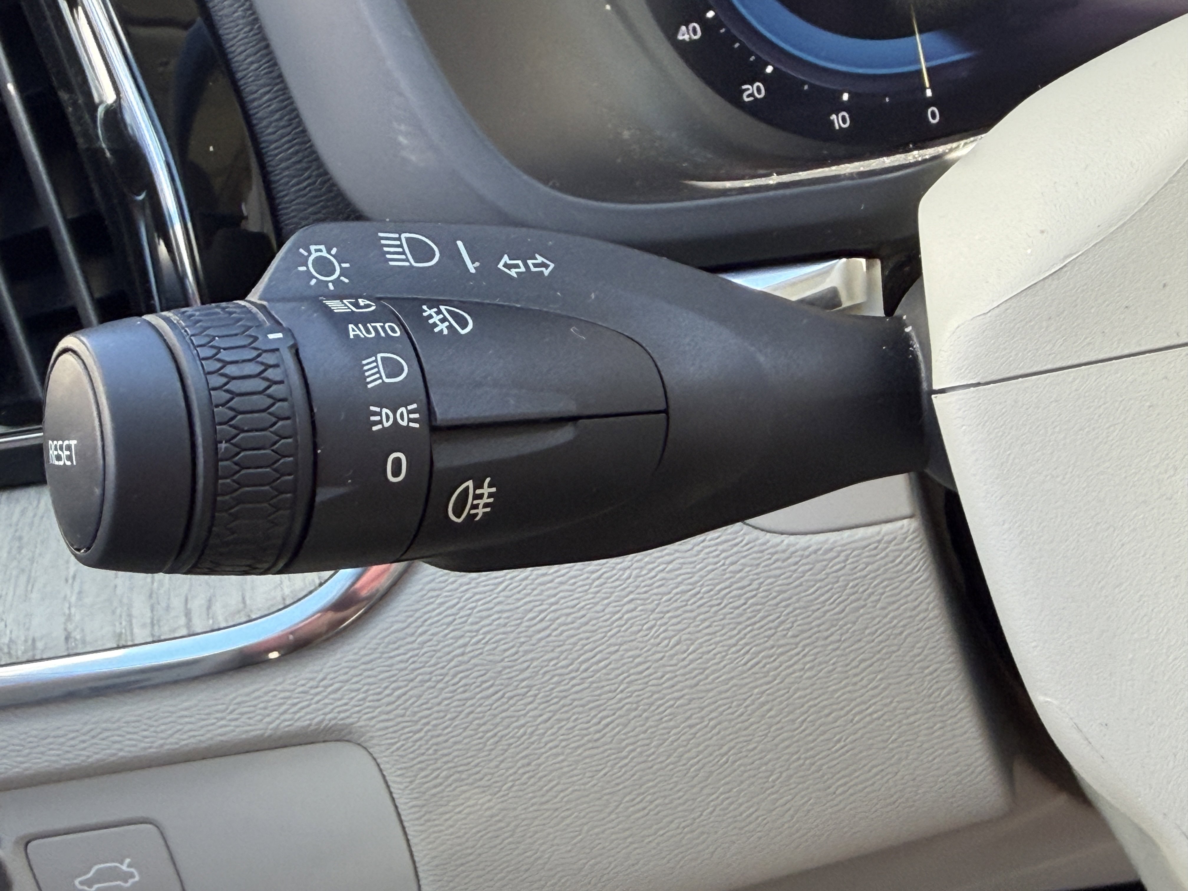 Certified 2023 Volvo XC60 B5 Plus w/ Protection Package Premier image 25