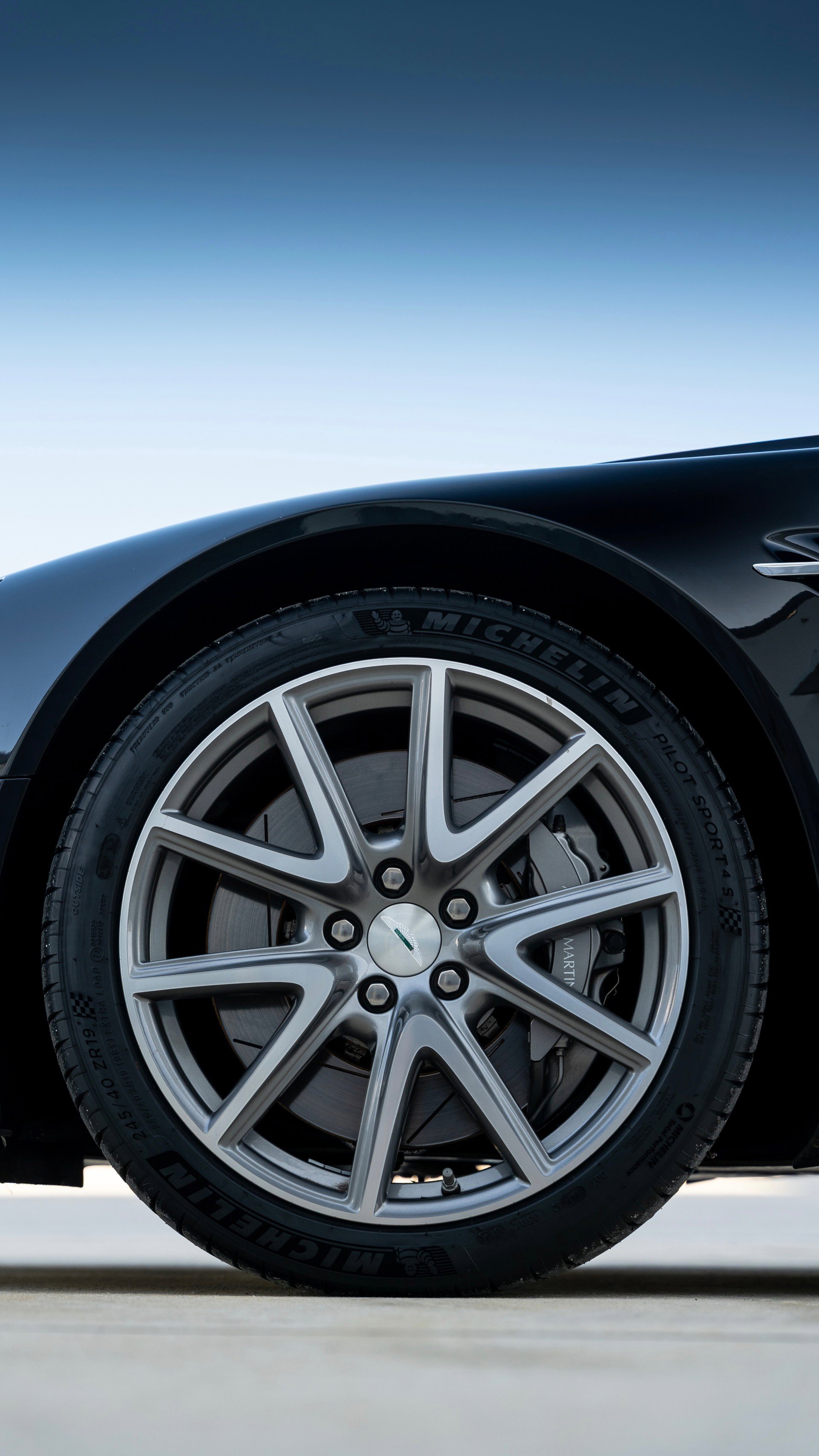 Used 2015 Aston Martin V8 Vantage GT image 28