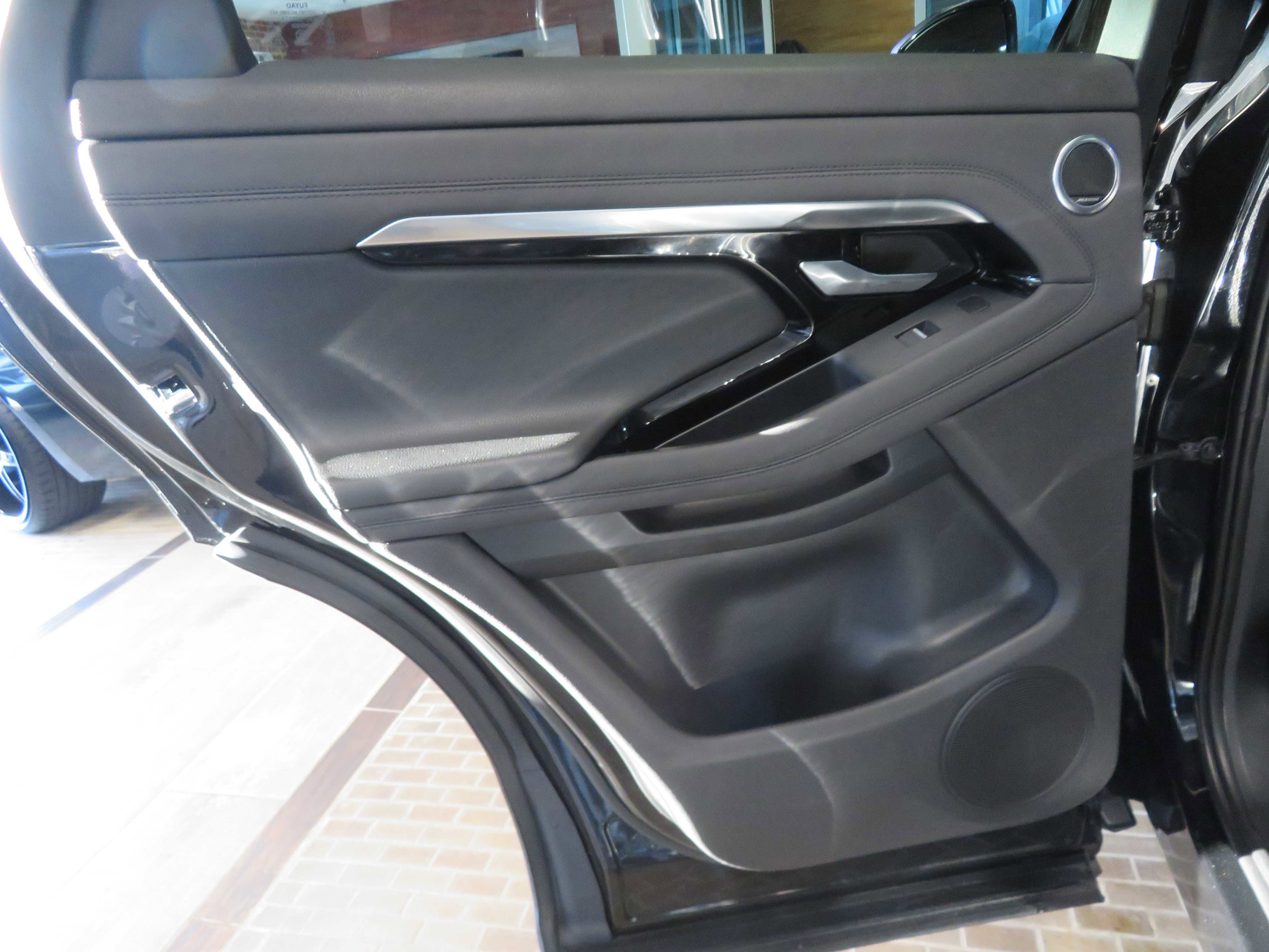 Used 2020 Land Rover Range Rover Evoque SE image 17