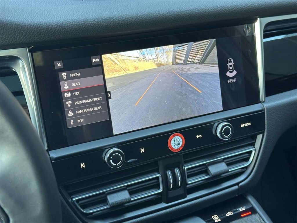 Used 2025 Porsche Macan image 27