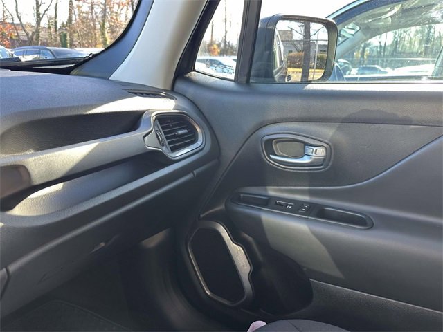 Certified 2022 Jeep Renegade Latitude w/ Convenience Group image 36